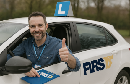 Nieuwe toekomst voor zzp’ers en (vroeg)gepensioneerden: word rijinstructeur met FIRSTT